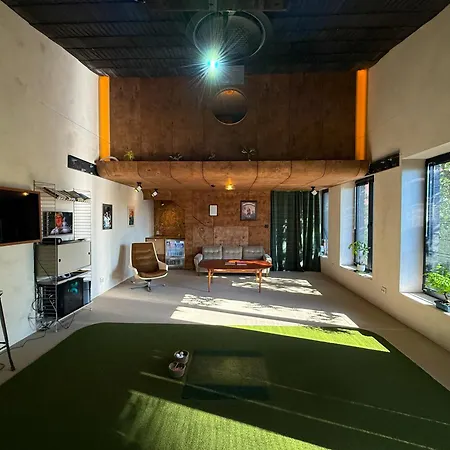 Unique In Telliskivi Creative With Private Sauna & Golf Simulator Tallinn