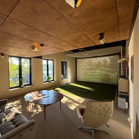 Unique In Telliskivi Creative With Private Sauna & Golf Simulator Tallinn